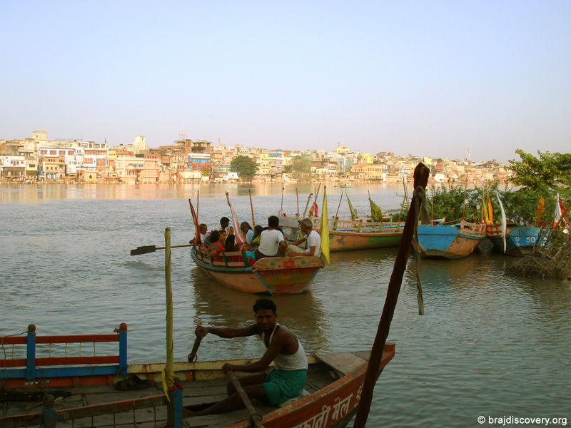 चित्र:Yamuna-Mathura-2.jpg